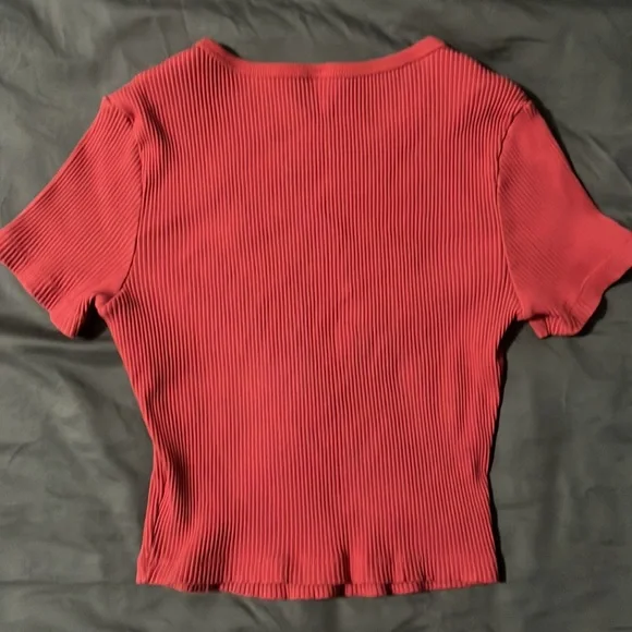 UNIQLO Ribbed Cripped Tee - Picture 3 of 3